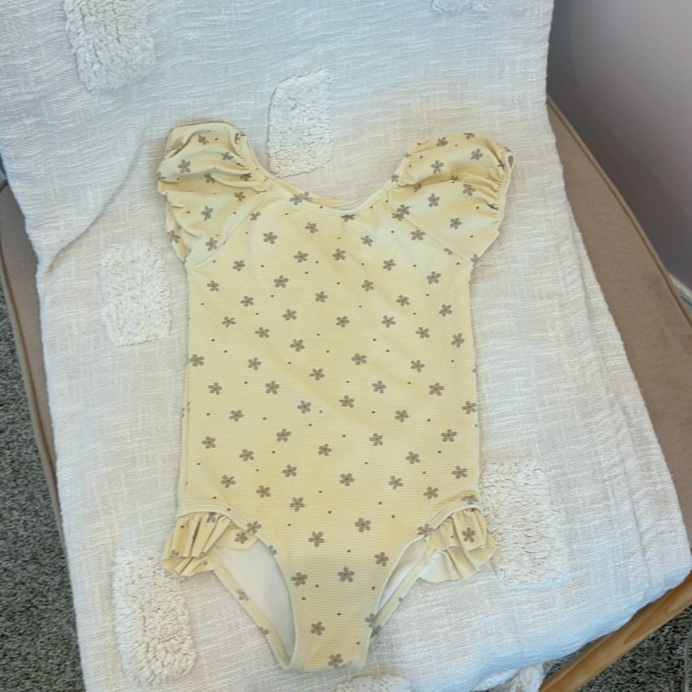 quincy mae size 4-5y one piece swimsuit!!